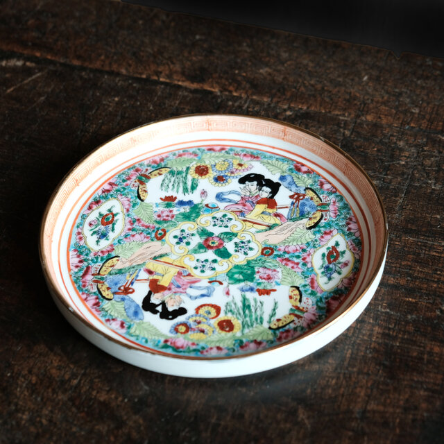 花と蝶と天女◆チャイナレトロで可愛い。中国産色絵金彩中皿プレート　器　チャイナレトロ　シノワズリ　飾り皿