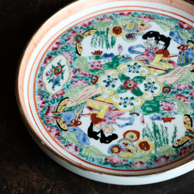 花と蝶と天女◇チャイナレトロで可愛い。中国産色絵金彩中皿プレート