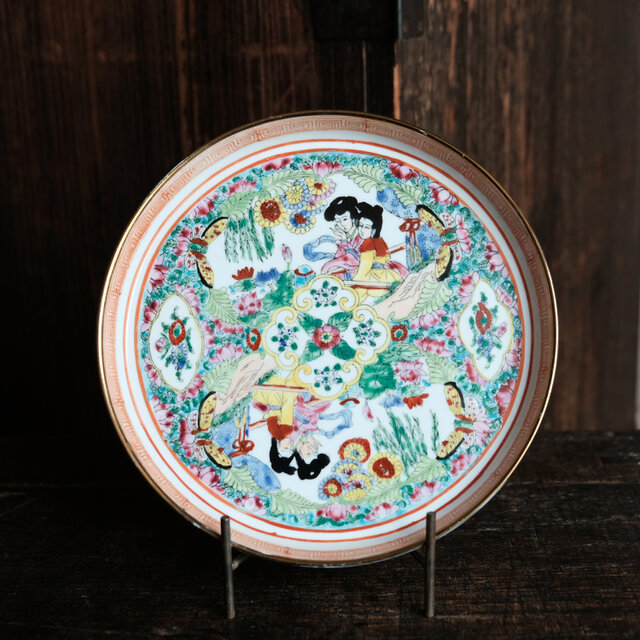 花と蝶と天女◇チャイナレトロで可愛い。中国産色絵金彩中皿プレート