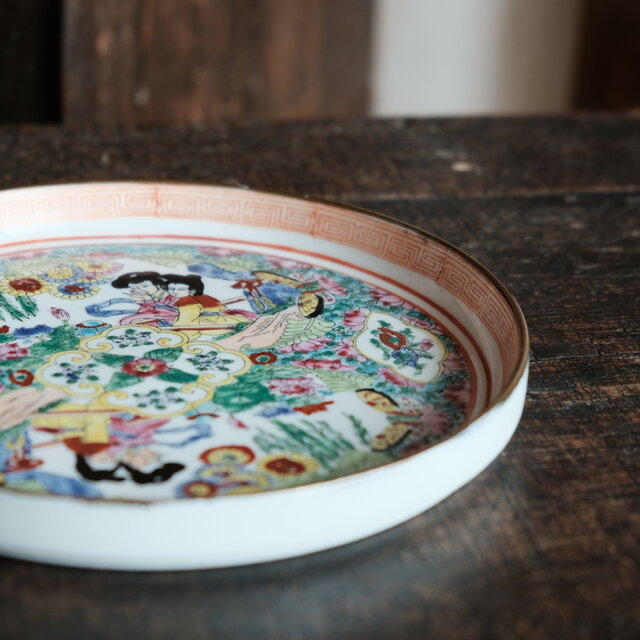 花と蝶と天女◇チャイナレトロで可愛い。中国産色絵金彩中皿プレート