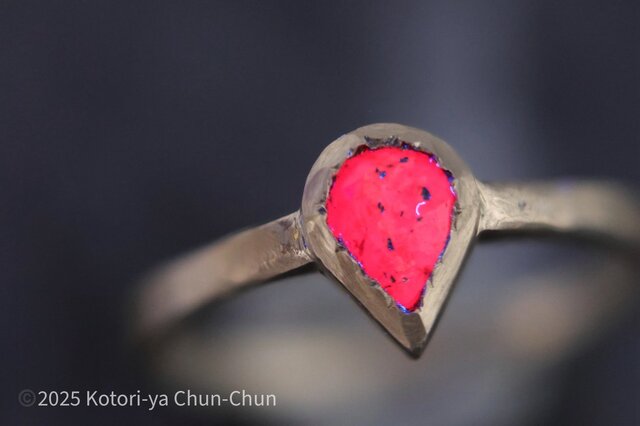 小鳥屋ジュエリー】「トシッタさん」の初期の強蛍光ノーヒート・ホット