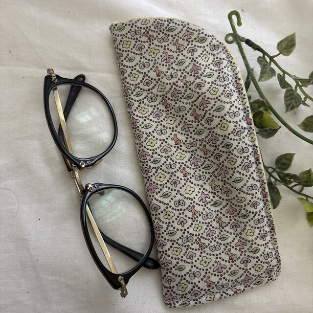 【 MMKKページ】ミナペルホネン　メガネケース　2点　リバティ MMKKページ】ミナペルホネン メガネケース 2点 リバティ MMKKページ