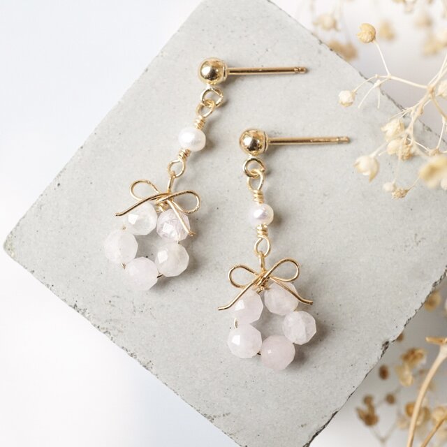 「桜の花結」モルガナイト×淡水パール／天然石リボンアクセサリー（ピアス／イヤリング）