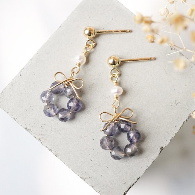「スミレの花結」アイオライト×淡水パール／天然石リボンアクセサリー（ピアス／イヤリング）