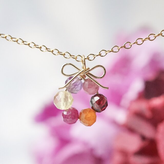 「カーネーションの花結」天然石リボンネックレス