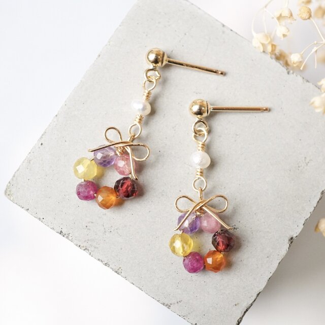 「カーネーションの花結」誕生石×淡水パール／天然石リボンアクセサリー（ピアス／イヤリング）