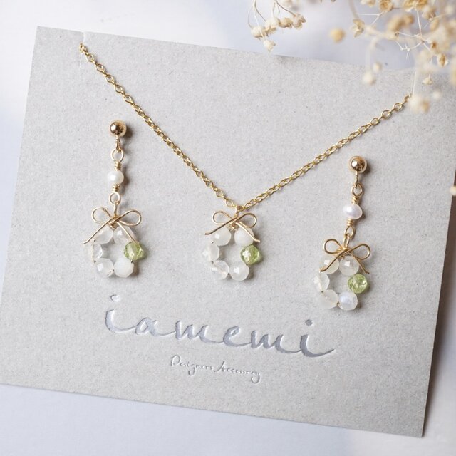 シロツメクサの花結」ピアス イヤリング ムーンストーン ペリドット