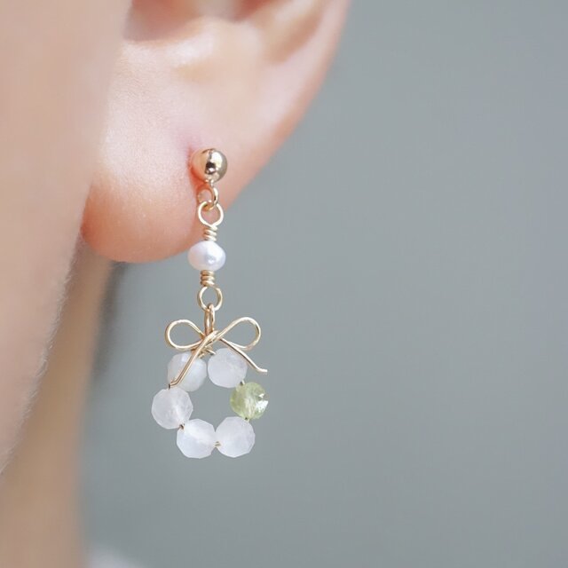 シロツメクサの花結」ピアス イヤリング ムーンストーン ペリドット