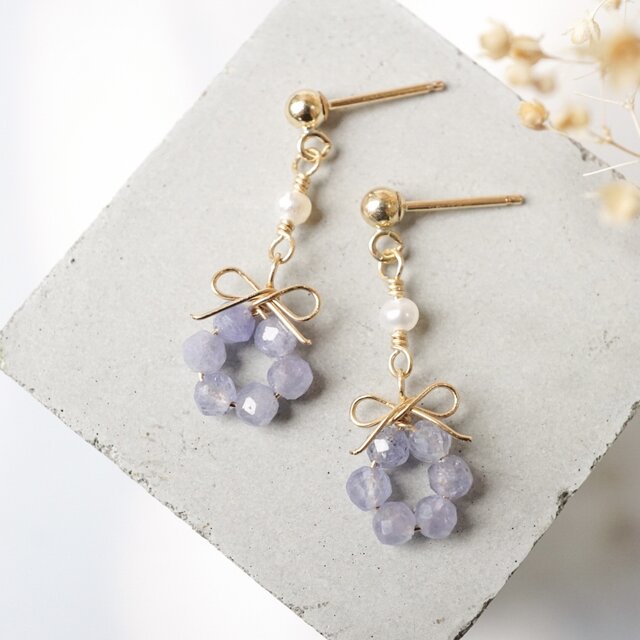 「勿忘草の花結」タンザナイト×淡水パール／天然石リボンアクセサリー（ピアス／イヤリング）