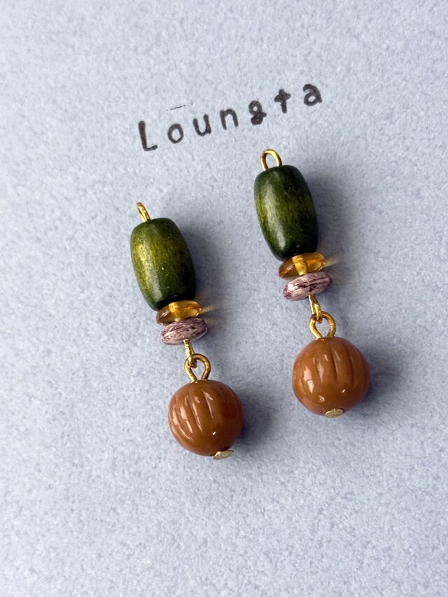 ウッドビーズピアス グリーン ブラウン チェコビーズ エスニックピアス 夏ピアス 樹脂ピアス