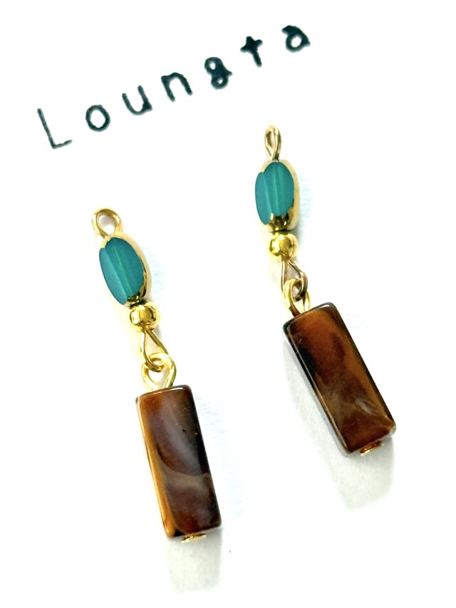 ブルーターコイズのガラスビーズ ブラウンの小ぶりピアス 夏ピアス 一年中使えるピアス 樹脂ピアス