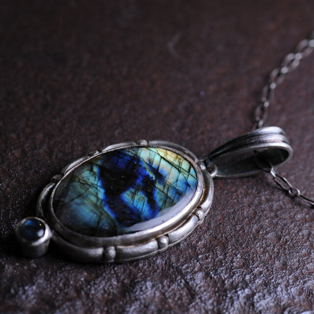 特大ラブラドライトヴィンテージテイストペンダント