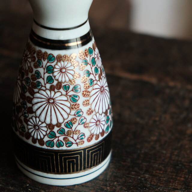 白い花とリーフ◇九谷焼 花文赤絵金彩徳利 酒器 工芸品 昭和レトロ 古