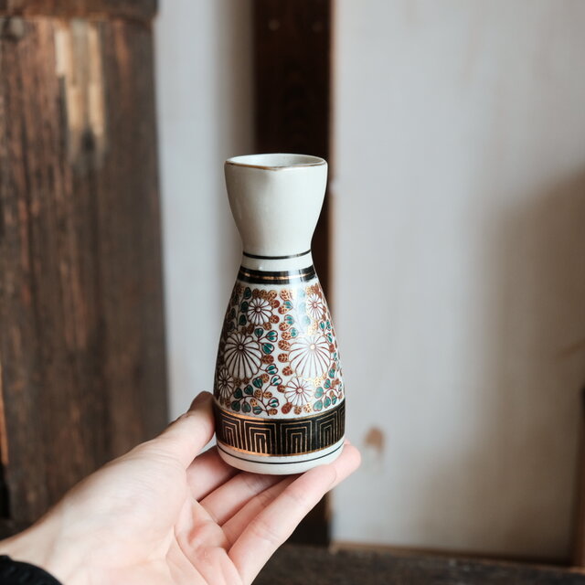 九谷焼　赤絵花鳥文徳利 赤いリーフと小さな花文様◇九谷焼 花文赤絵金彩徳利 酒器 工芸