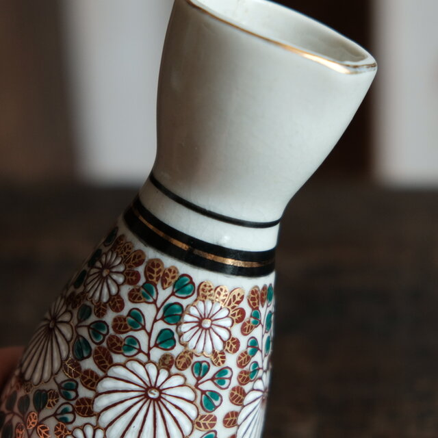 九谷焼　赤絵花鳥文徳利 赤いリーフと小さな花文様◇九谷焼 花文赤絵金彩徳利 酒器 工芸