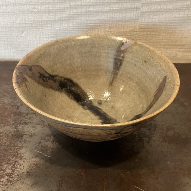 茶碗 鉄絵紋灰志野釉 No.6 | iichi 日々の暮らしを心地よくする