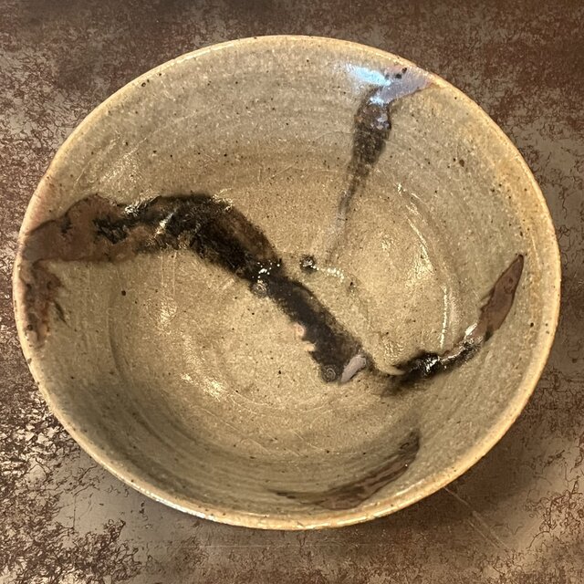 茶碗 鉄絵紋灰志野釉 No.6 | iichi 日々の暮らしを心地よくする