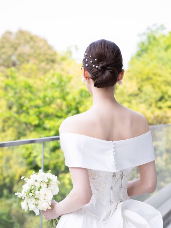 結婚式 お飾り 実例写真！取り外しオフショルダーのみ オフホワイト くるみ