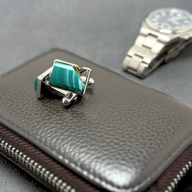 ラス1 閃きをまとう クリソプレーズ/緑玉髄  K18GP RHP 天然石カフスボタン - 翠閃