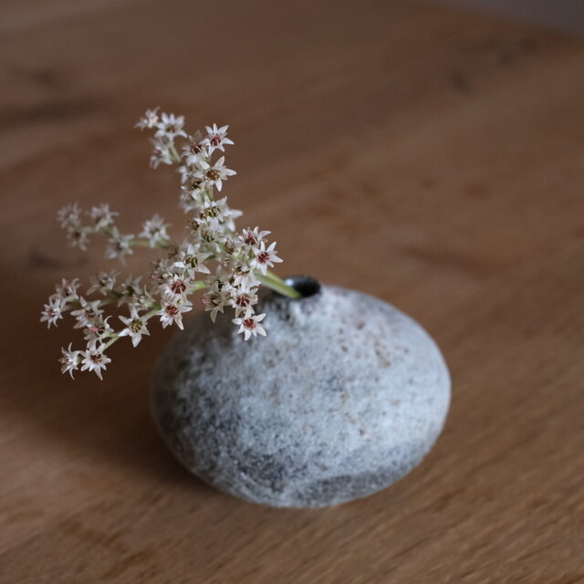 灰砂釉 一輪挿し t-48 | iichi 日々の暮らしを心地よくする