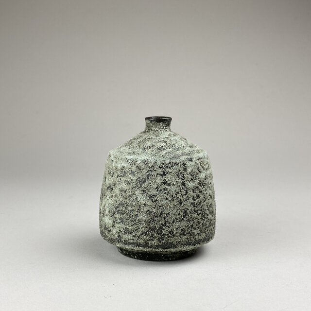 灰砂釉 一輪挿し t-49 | iichi 日々の暮らしを心地よくする