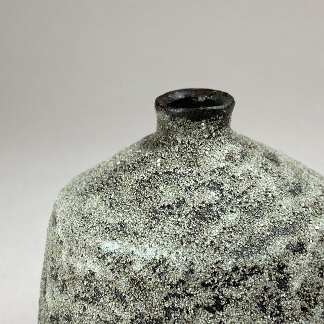 灰砂釉 一輪挿し t-49 | iichi 日々の暮らしを心地よくする