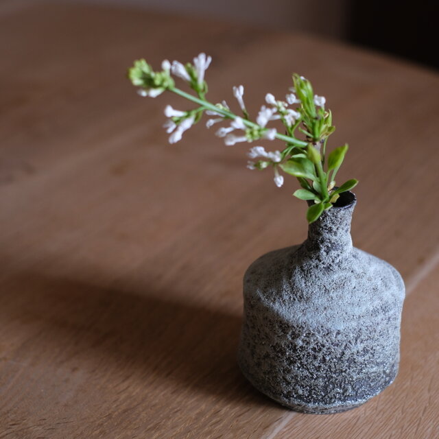 灰砂釉 一輪挿し t-50 | iichi 日々の暮らしを心地よくする