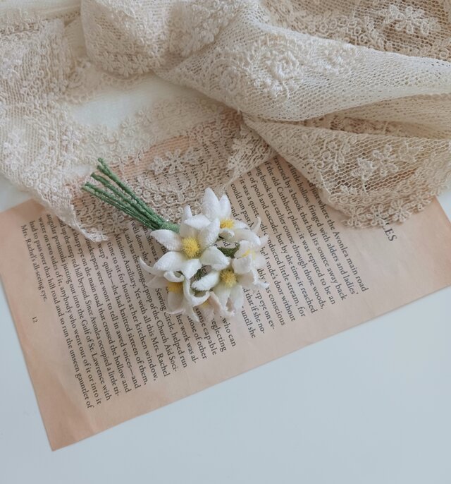 染め布花＊小花の花束コサージュ | iichi 日々の暮らしを心地よくする