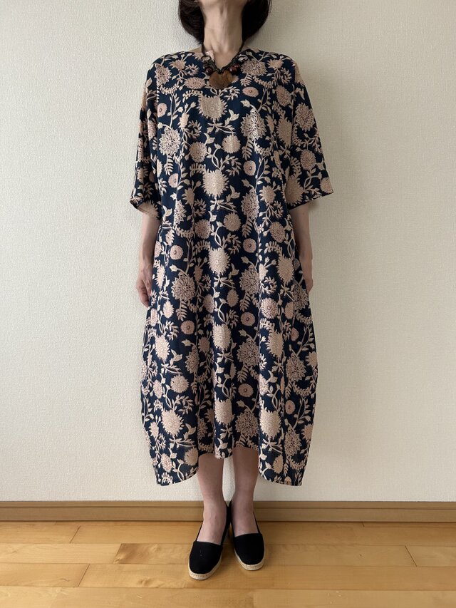 Sale20%オフ　インド綿ハンドブロックプリントのコクーンシルエットのワンピース　ネイビー