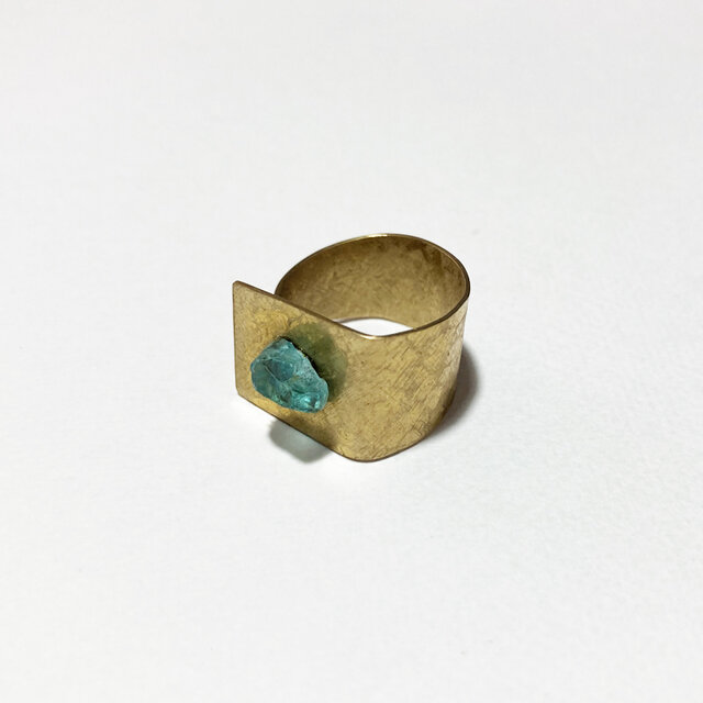 アパタイトと真鍮のリング