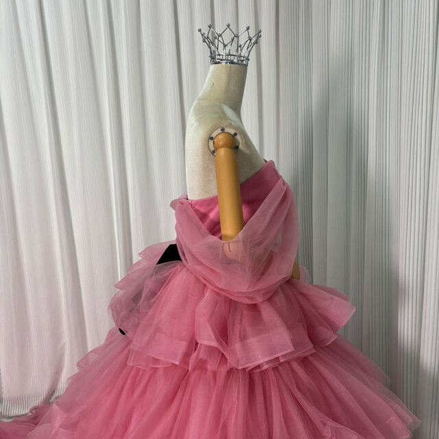 ピンク オフショルダードレス フリル付き 憧れのドレス ピンク カラードレス オフショルダー キラキラ