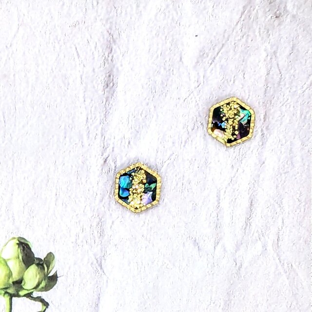 青螺鈿の金継ぎ風六角ピアスイヤリング【2202】