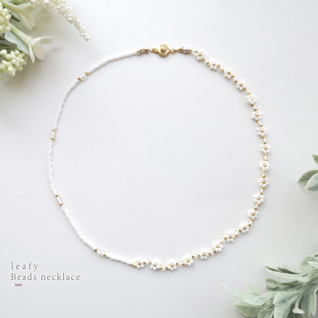 White Jasmine｜ホワイトフラワーのビーズネックレス – 白
