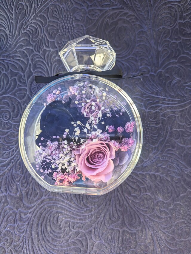 プリザーブドフラワー黒薔薇の魔法発動中シリーズ／薔薇とかすみ草の