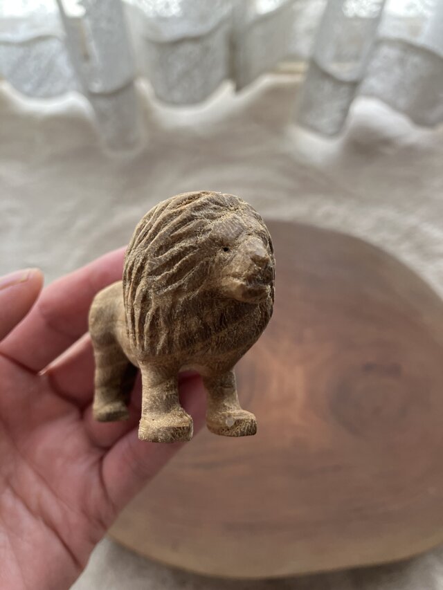 木製彫刻ライオン | iichi 日々の暮らしを心地よくするハンドメイドや
