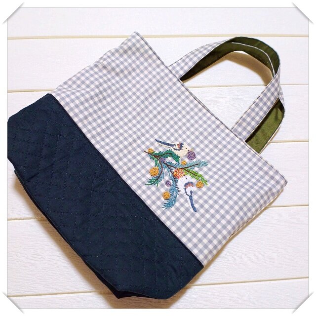 シマエナガ☆手刺繍のトートバッグ