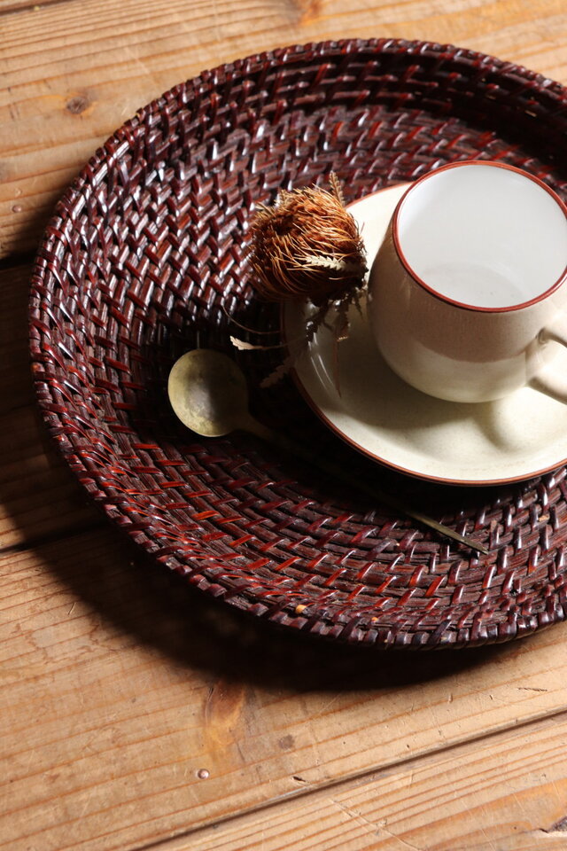 蚤の市購入】ラタンの大きなトレイ 暮らしの道具 カゴアミドリ 古道具