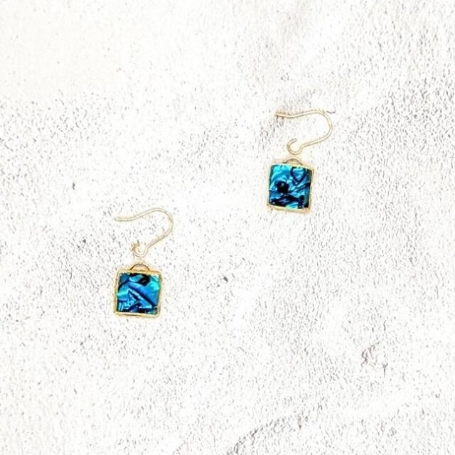 ブルー螺鈿のスクエアピアスイヤリング【2103】