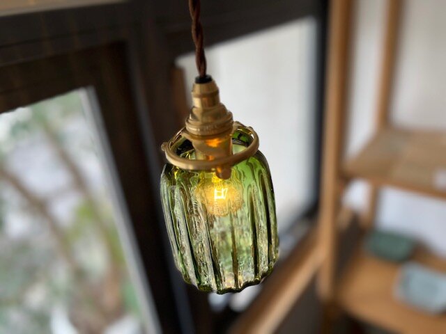 安土草多 | 鳴門筒瓶 緑透き被せ ランプシェード | iichi 日々の暮らし