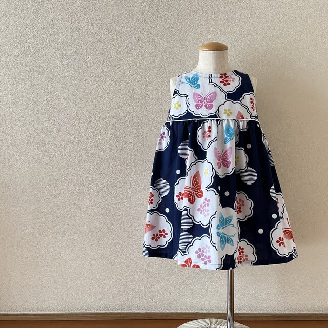 子供　浴衣地ひかえめフレアーワンピース　注染ちょうちょ（紺地）　80-130サイズ〈受注製作〉