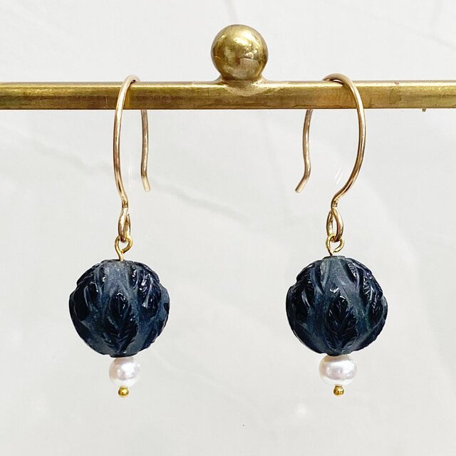 【イヤリング交換可能　ピアス】　ブラックカルセドニー 　淡水真珠