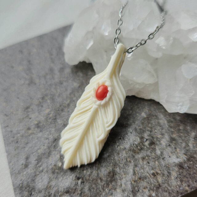 鹿の角 赤珊瑚のフェザーネックレス