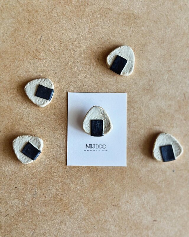 おむすびブローチ