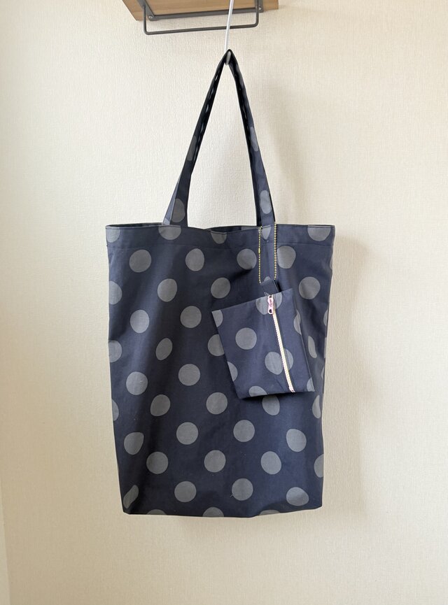 防水素材のトートバッグ＆ファスナーポーチセット（ネイビードット）