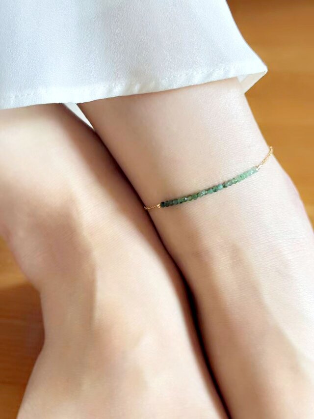 幸運と幸福 叡智を象徴する石 プチエメラルドのアンクレット 5月誕生石