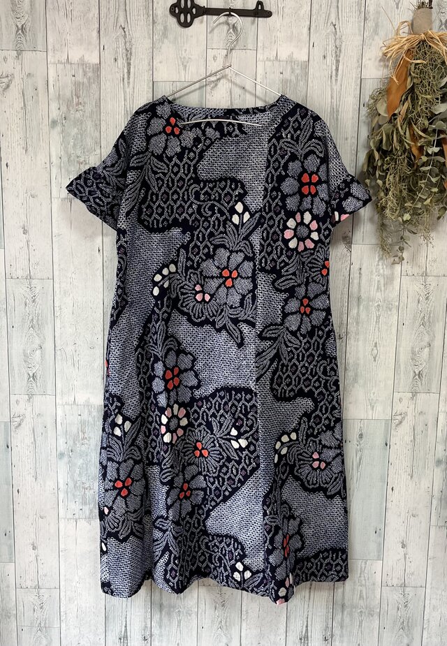 ☆  有松絞の浴衣反物から　赤とピンクの花　フリル袖ワンピース　浴衣リメイク♪