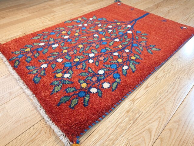 【夏のキャンペーン】ペルシャ　ギャッベ 玄関　88×60 茜色　生命の木 ペルシャ ギャッベ 玄関マット ラグ 88x60cm 茜色 椿のような