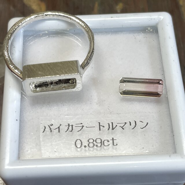 バイカラートルマリン 0.89ct ピンクからクリアー 淡くはかない移ろい