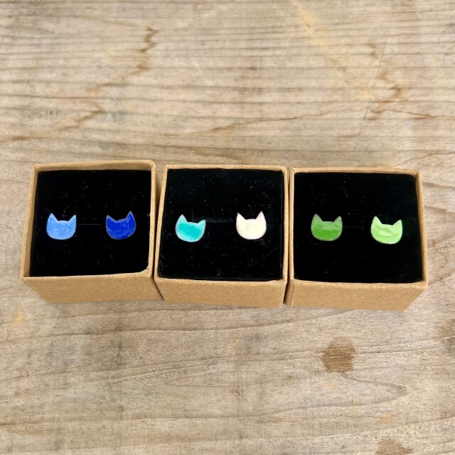 オキナワミニネコ　チタンポストピアス