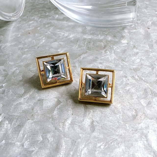 YA168-【 AVON 】エイボン・ヴィンテージイヤリング 1977 "Square Cut Lead Crystal"
